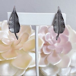 Vintage Silver Tone Etched Leaf Clip On Earrings